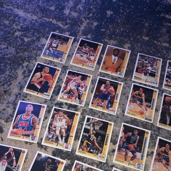 Basketball Lot Full Of 34 Mint Condition Cards - Picture 3 of 11